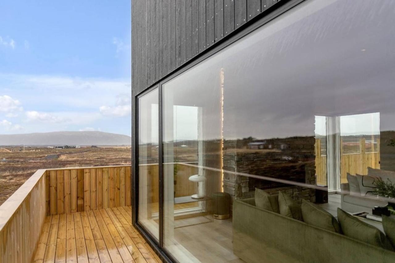 Luxury Log Home With A Hot Tub Selfoss Exterior foto